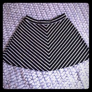 New- Skater 🛹 Skirt•Black & White